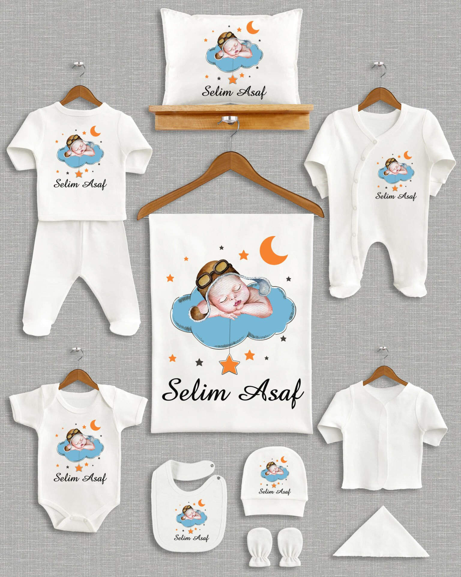 Bulut Üzerinde Sevimli Bebek Tasarımı 11'li Organik İsme Özel Hastane Çıkışı