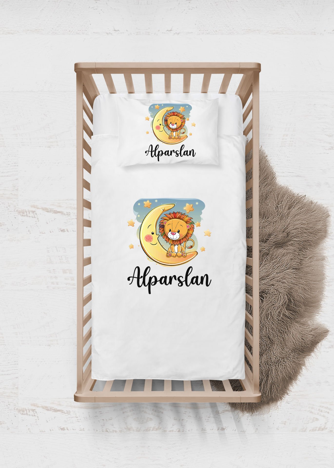 Ay Üzerinde Aslan Tasarımı Nevresim Takımı