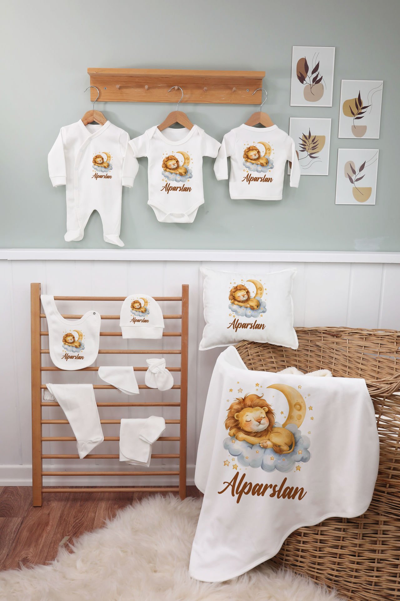 Bulut Üzerinde Uyuyan Aslan Tasarımı 11'li Organik İsme Özel Hastane Çıkışı