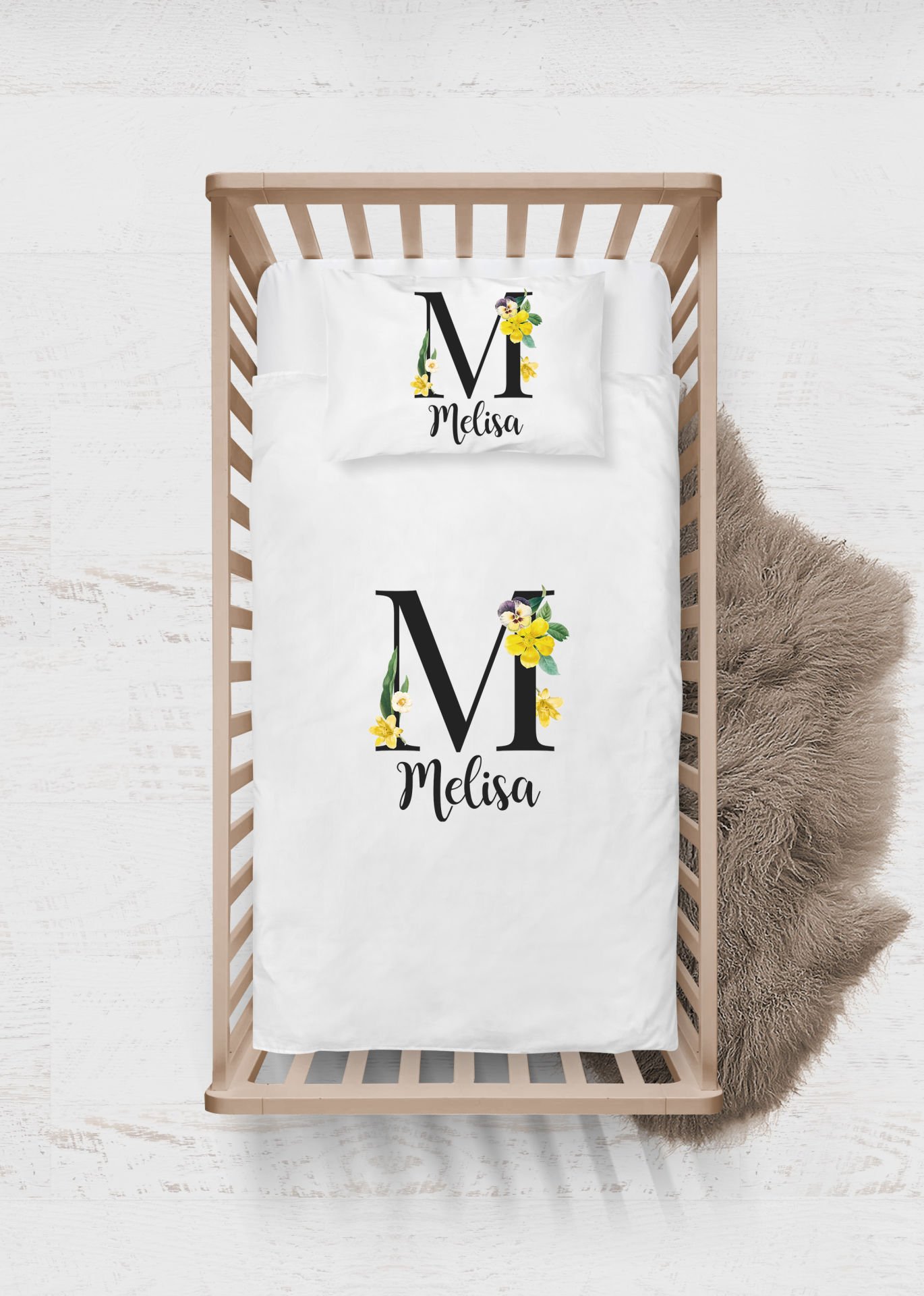 Çiçekli M Harfi Tasarımı Nevresim Takımı