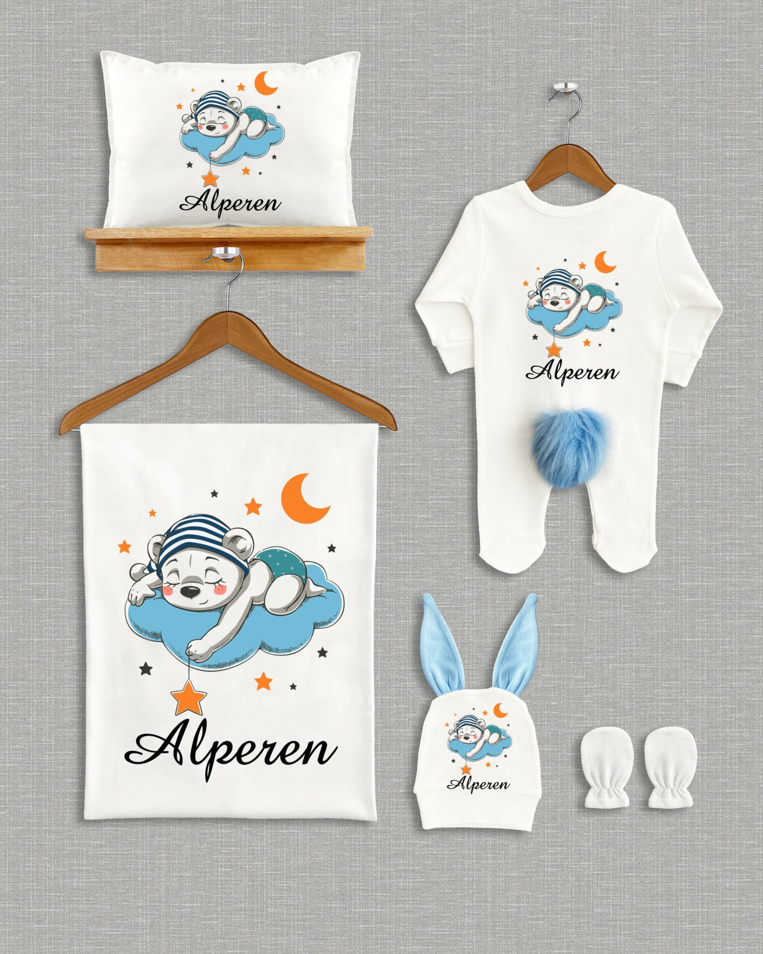 Mavi Bulut Üzerinde Uyuyan Ayıcık Tasarımlı 5'li Ponponlu Organik Hastane Çıkışı