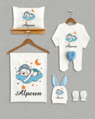 Mavi Bulut Üzerinde Uyuyan Ayıcık Tasarımlı 5'li Ponponlu Organik Hastane Çıkışı